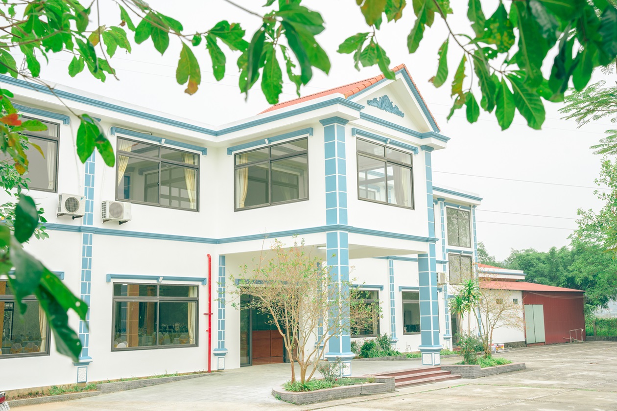 Nha-hang-nui-vang-trang-an-001